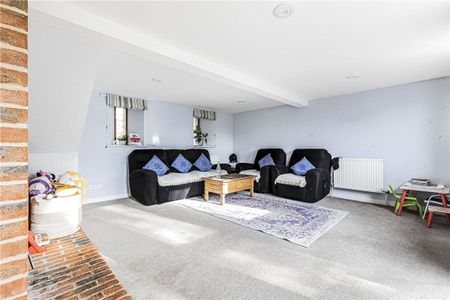 A large two bedroom character property in the popular and well connected village of Marcham. - Photo 3