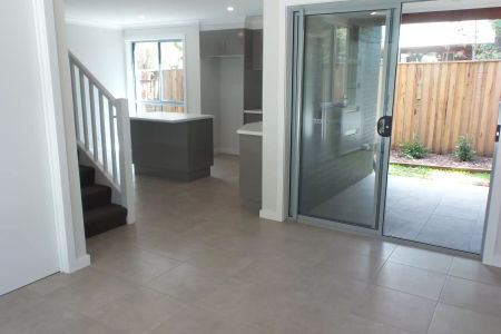 Modern Town House - Photo 2