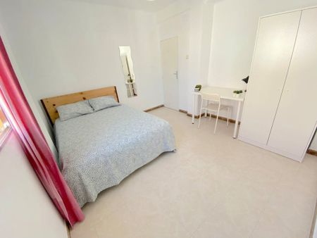 Calle el Pedroso, Sevilla, Andalusia 41008 - Photo 2