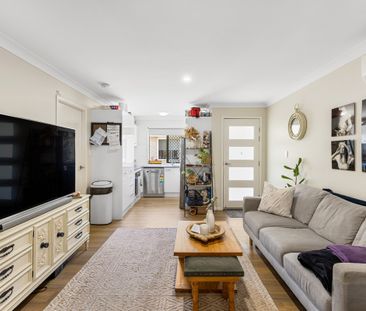 Modern Unit, Convenient Location - Photo 2