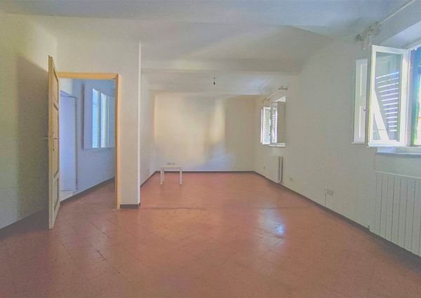 Ampio appartamento con terrazzino libero da metà marzo 2026 !