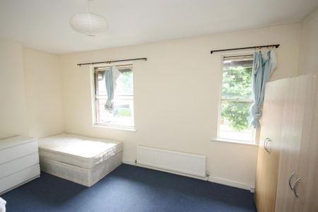 3 bedroom terraced house to rent - Photo 5
