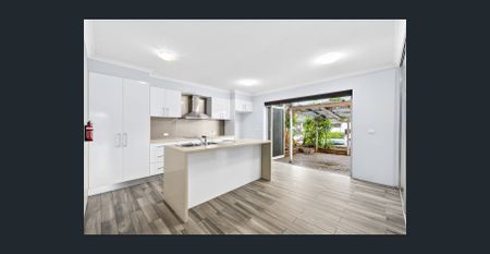 MODERN 2 BEDROOM HOME - MAGNIFICANT BURLEIGH LOCATION - Photo 5