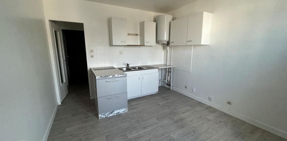 Location Appartement 2 pièces 28m² VILLEFRANCHE SUR SAONE 69400 - Photo 2
