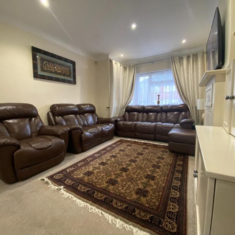 3 bedroom semi-detached house to rent - Photo 1