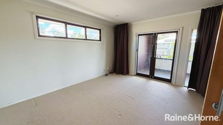 Luxury Ex-Display Home with High Ceilings and Exceptional Space - Photo 2