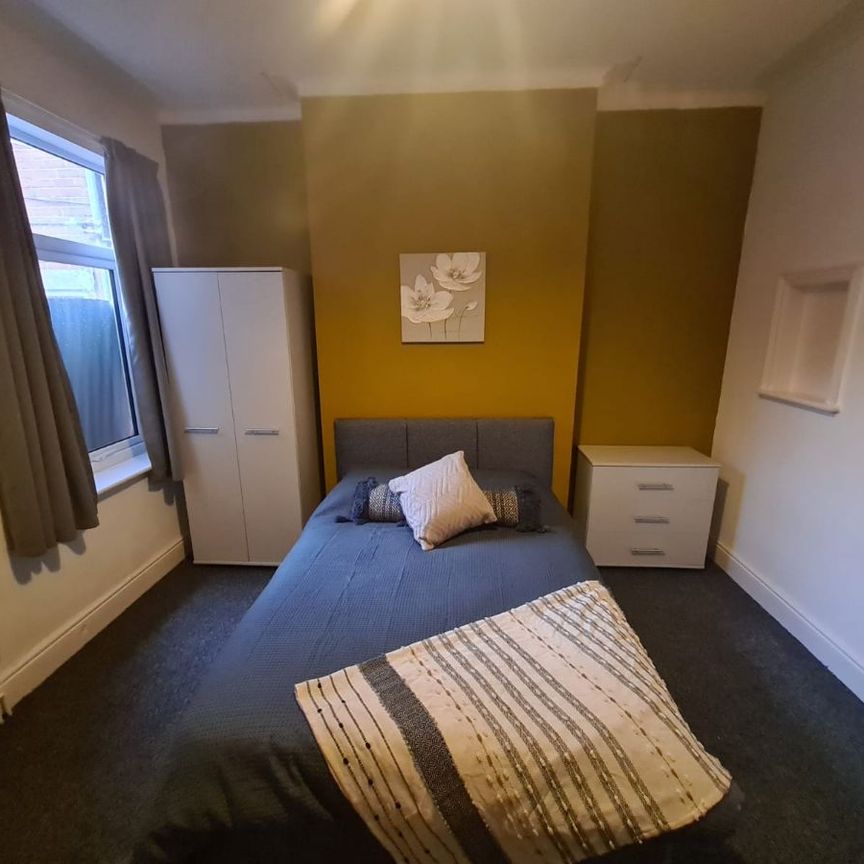 Room 2, 26 Highfield Road - Photo 1