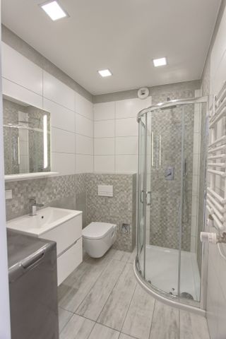 Idealne w apartamentowcu w centrum - Zdjęcie 2
