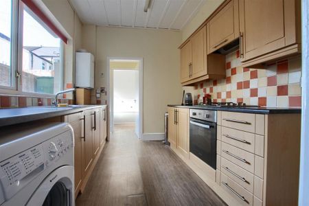 3 bedroom terraced house to rent - Photo 5