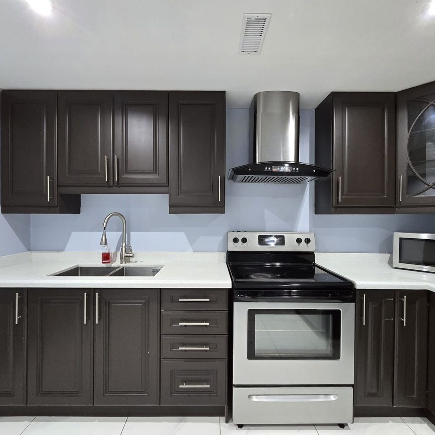 For Lease - 46 Gwillimbury Drive, Bradford West Gwillimbury, Ontario - Photo 1