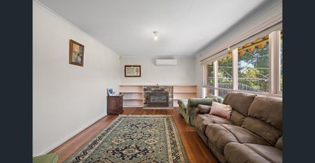 Spacious 3-Bedroom Home with a Huge Backyard in a Prime Lilydale Location - Photo 2