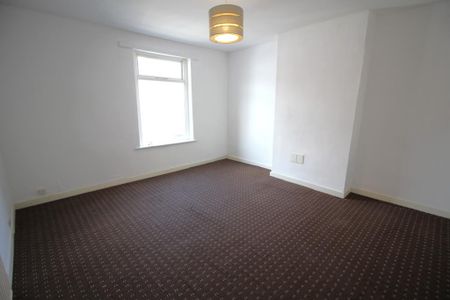 2 bedroom end of terrace house to rent - Photo 3