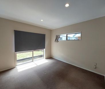Family House In Henderson - Photo 6