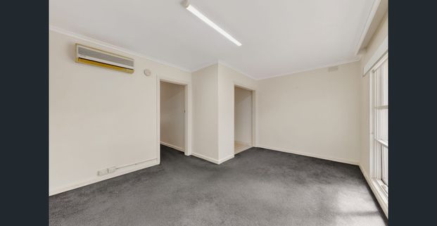 Easy Living in the Heart of Essendon – Water & Power Included - Photo 1