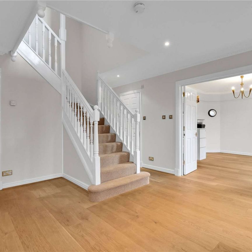 Seven bedroom home in private road close to St John's School. - Photo 1