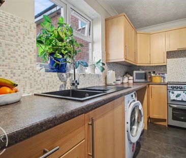 1 Bedroom Flat / Apartment to let - Photo 4