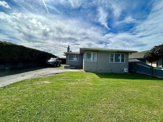 3 Bedroom, spacious recently renovated family home - Photo 1
