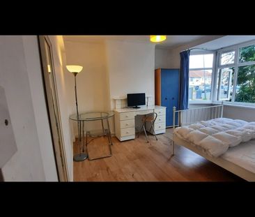 Studio Flat, The Ridgeway, NW9 - Photo 4