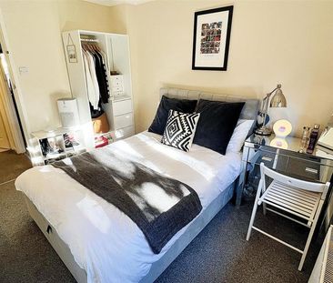 2 bedroom semi-detached house to rent - Photo 5