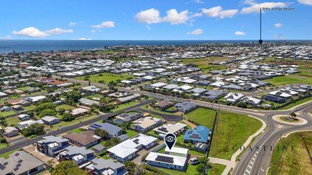 BREAK LEASE: 3 bedroom home located near central Bargara! - Photo 4