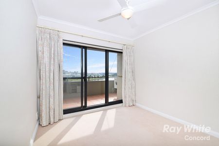 Well Presented 3 Bedroom Apartment - Photo 2