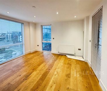 2 bedroom flat to rent - Photo 2