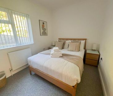 3 bedroom flat to rent - Photo 4