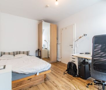 Moderne 2-Zimmer-Dachgeschosswohnung mit hochwertiger Küche nahe Le... - Photo 2