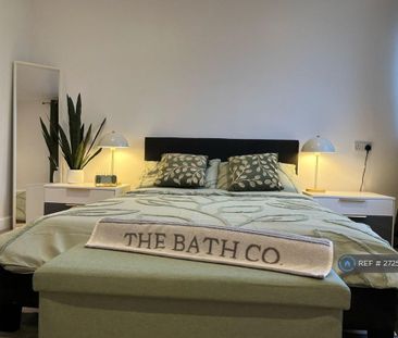 1 bedroom in a flat share to rent - Photo 3