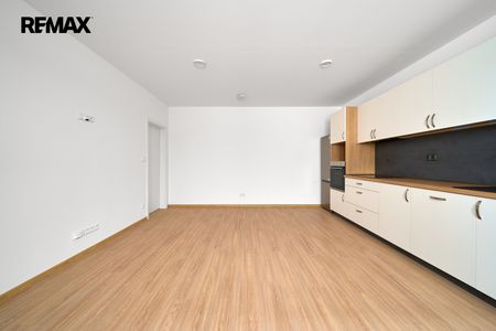 Pronájem bytu 3+kk v osobním vlastnictví 51 m², Hradec Králové - Photo 2