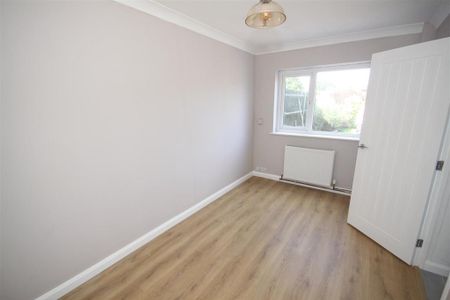 4 bedroom semi-detached house to rent - Photo 2