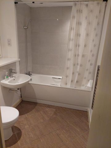 2 bedroom flat to rent - Photo 5