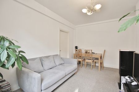 Latymer Court, Hammersmith Road, Hammersmith, London, W6 - Photo 2