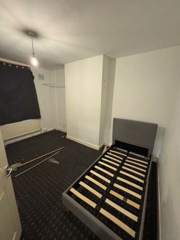 2 Bed Terraced House, Rydall Terrace, LS11 - Photo 2