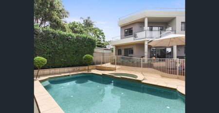 Private family retreat of superb space and quality - Photo 3