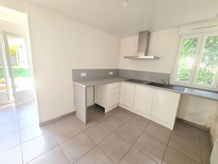 Appartement 2 Pièces + 2 parkings extérieurs - Photo 2