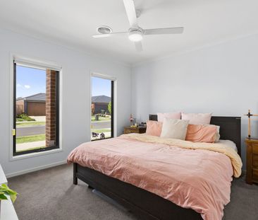 Low Maintenance & Beautifully Appointed! - Photo 3