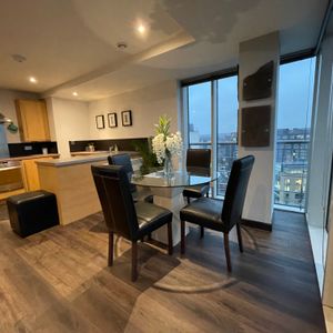 Super Premium - 2 Bed Apartment - 14th Floor - £2200 per month - Photo 2