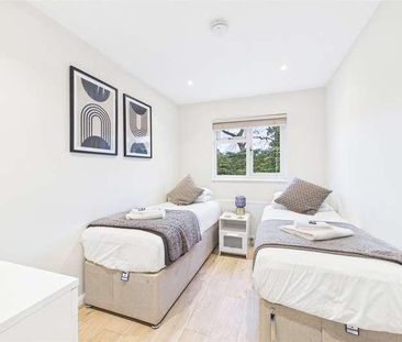 Park Road, Farnborough, Hampshire, GU14 - Photo 2