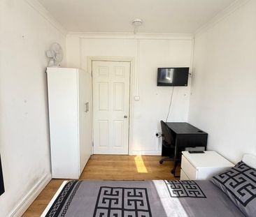 Room in a Shared Flat, All Saints Station, E14 - Photo 3