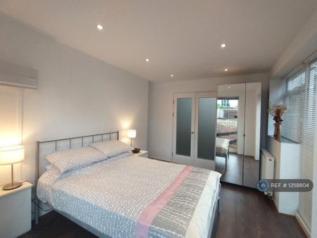 3 bedroom detached house to rent - Photo 3