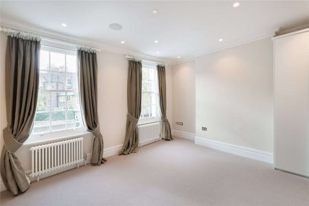 A beautifully refurbished house set well back from Pelham Street with a lovely front garden and stylish contemporary fixtures and fittings, offering space and light throughout. - Photo 4