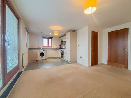 2 bed apartment to rent in Abbey End, Kenilworth, CV8 - Photo 3