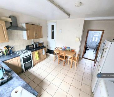 1 bedroom in a house share to rent - Photo 5