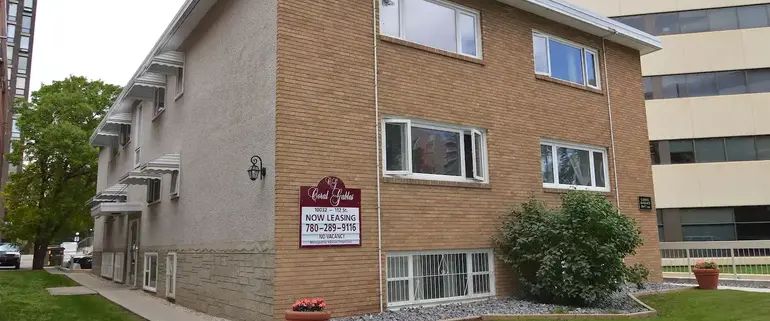 10032 112 St - Premium 1 bedroom - Great Oliver Location | 10032 112 Street Northwest, Edmonton - Photo 1