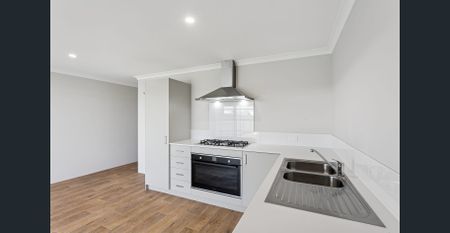 Brand new and available immediately - Photo 4