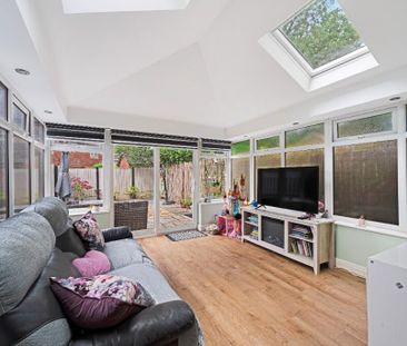 3 bedroom end of terrace house to rent - Photo 5