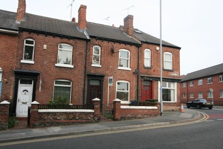 3 Bedroom HOUSE, Chester - Photo 4