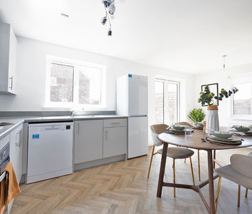 4 bedroom semi-detached house to rent - Photo 5