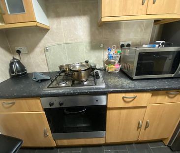 4 Bed Detached House, Pamdevon Road, CR0 - Photo 2